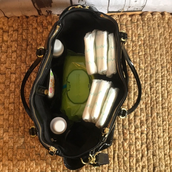 COACH PEYTON ARTEMBOSSED PATENT MULTIFUNCTION TOTE - Picture 6 of 8